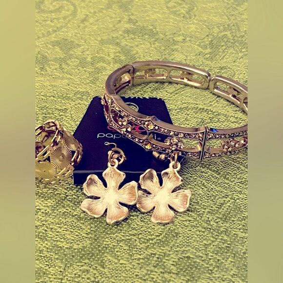 NWT Gold Tone Jewelry Trio- Rhinestone Bracelet,Adjustable Ring,Pierced Earrings - Picture 13 of 16